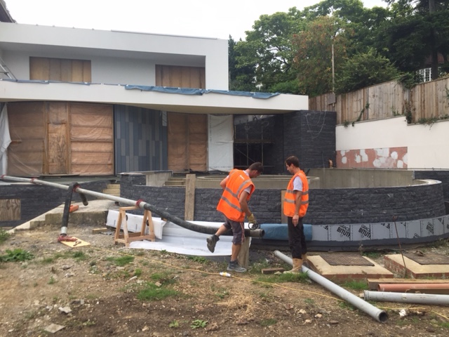 mister concrete pump, concrete pump, building a house, two builders